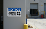 NOTICE - CHOCK WHEELS BEFORE LOADING OR UNLOADING - NO501